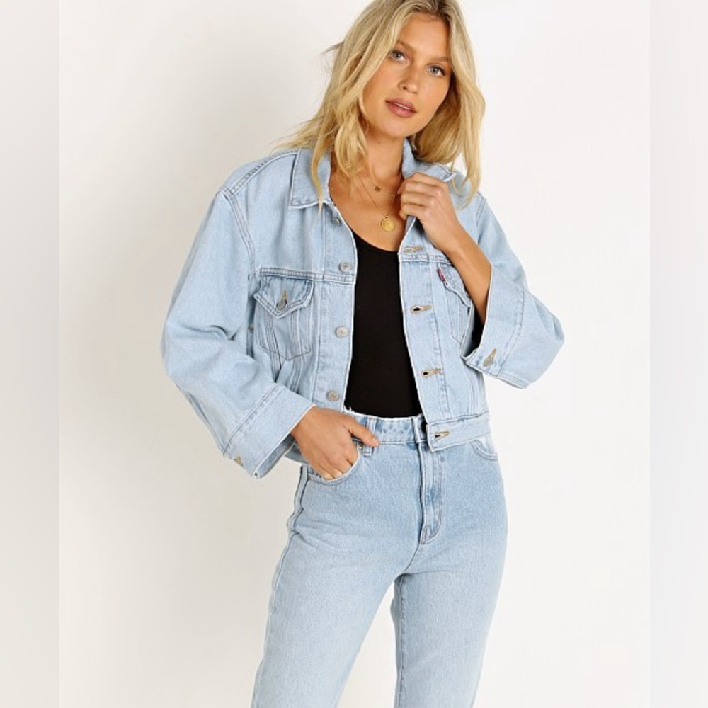 Levi’s Loose Sleeve Trucker Jacket